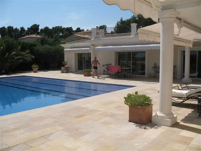 FRANCEPIERRE renforce son positionnement de fabricant et négociant de référence en pierre naturelle en lançant une nouvelle politique tarifaire avantageuse sur l’ensemble de ses gammes