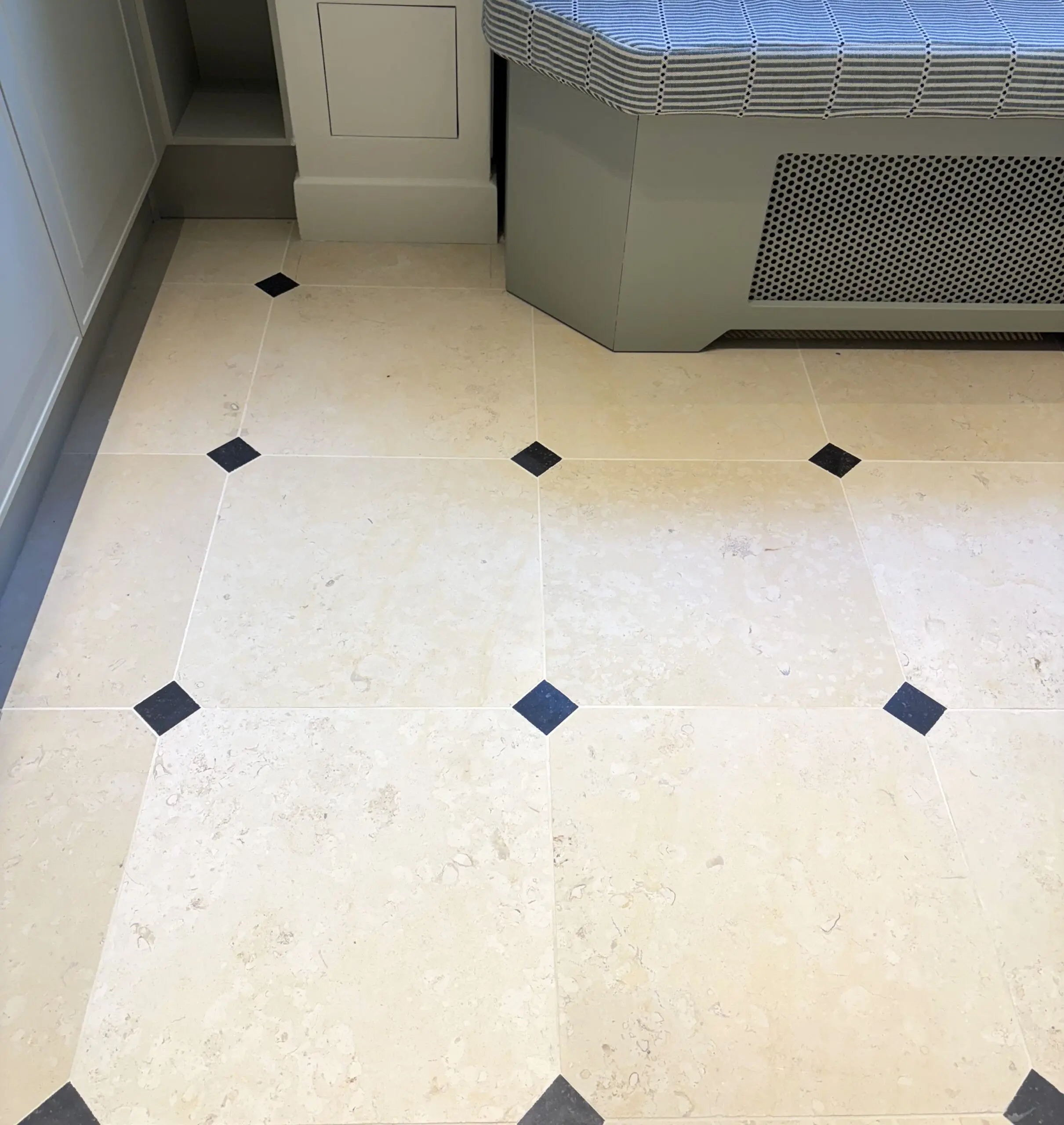 Dallage en pierre de mareuil b5 à cabochon (prix au m²)