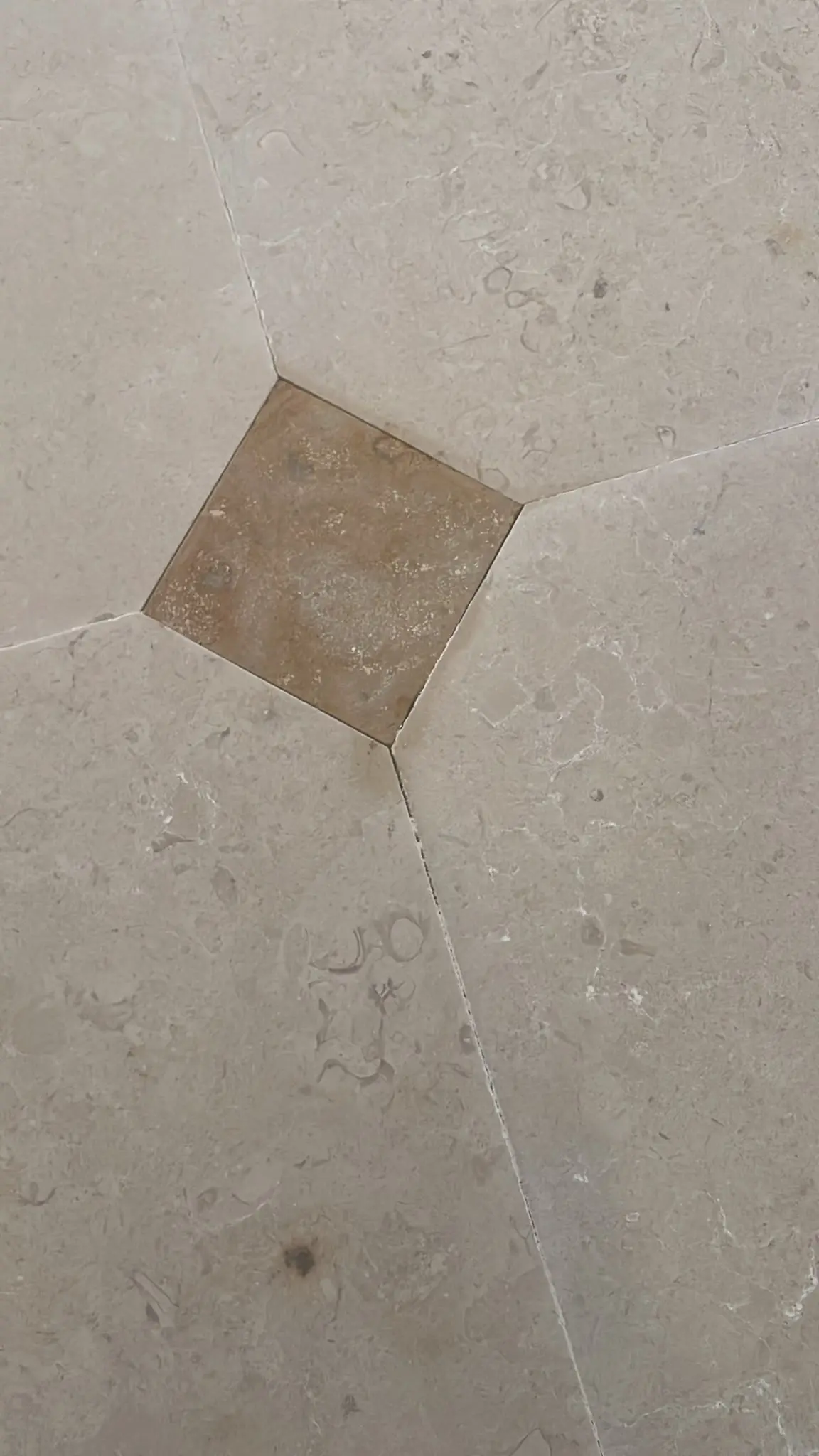 dallage en pierre de mareuil b5 à cabochon(prix au m²)