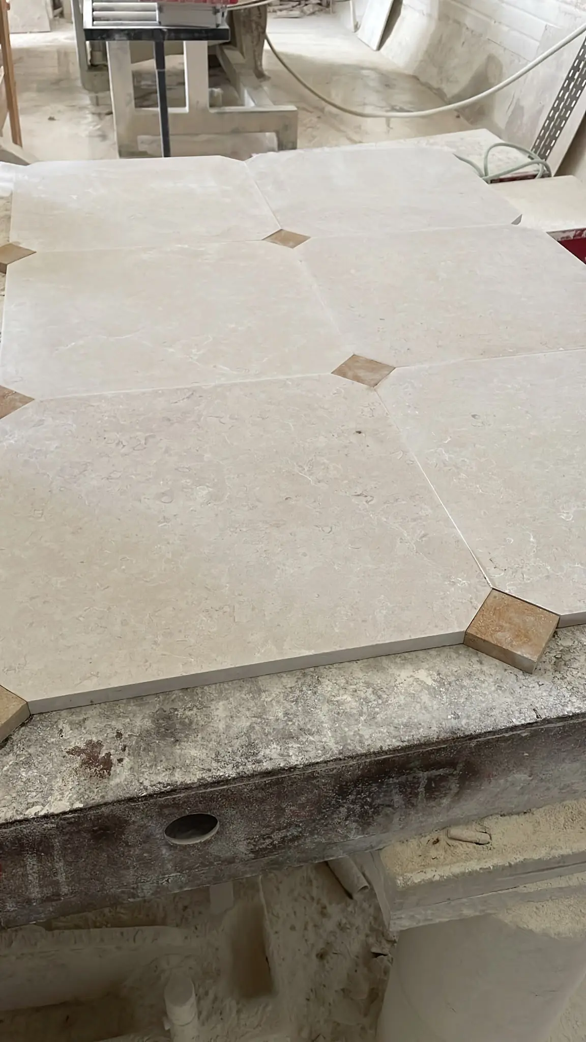 dallage en pierre de mareuil b5 à cabochon(prix au m²)