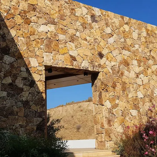 parement en pierre d'or – aspect pierre sèche – Épaisseur 2 à 3 cm – prix au m²