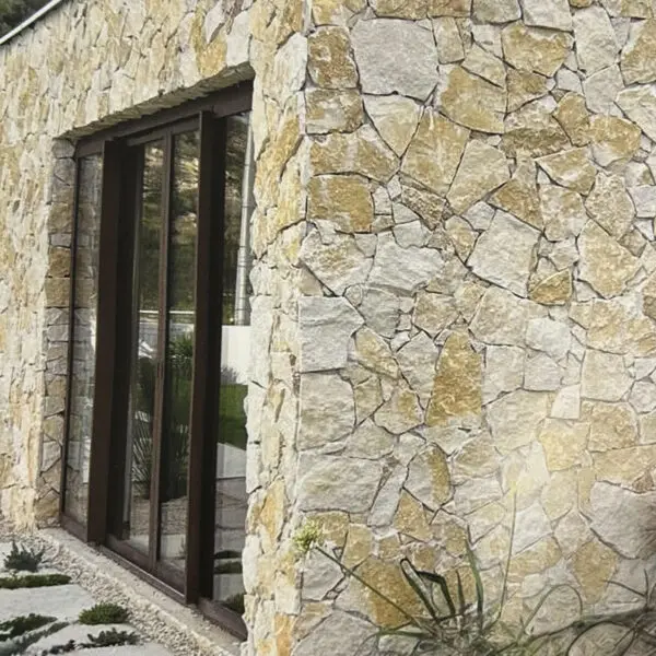 parement pierre beige savane – pierre naturelle rustique pour mur et façade – prix au m²