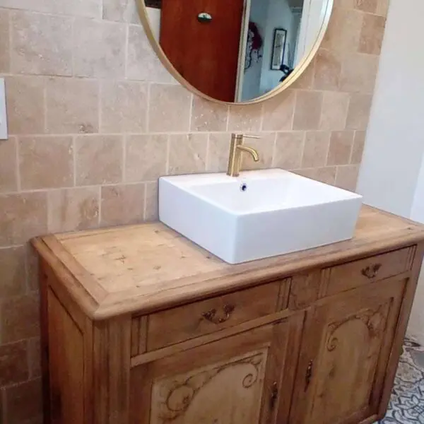 Travertin 15x15cm pour parement mural salle de bain