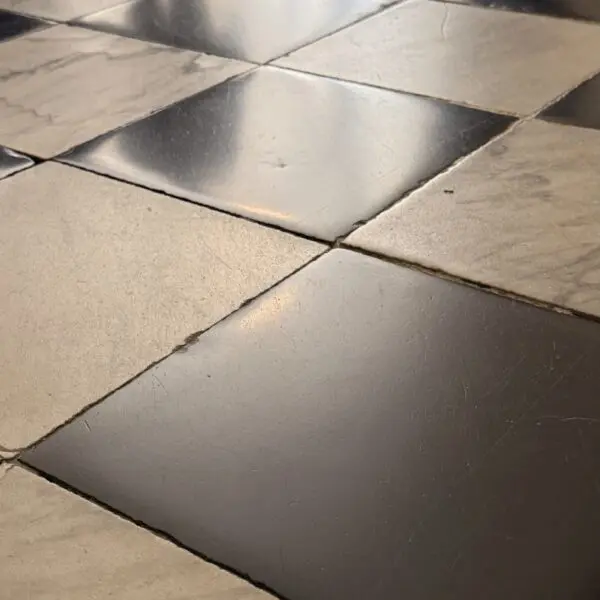 dallage damier ancien style versailles – marbre noir & blanc – prix au m²