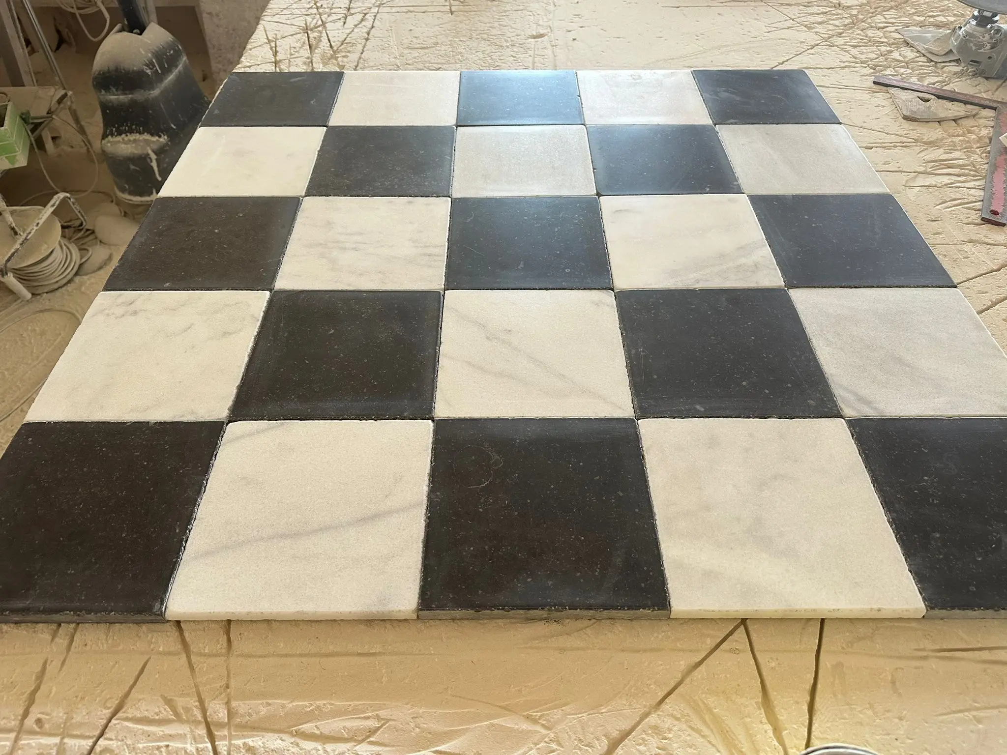 dallage damier ancien style versailles – marbre noir & blanc (prix au m²)