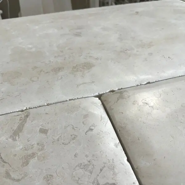 dallage sainte croix de mareuil b5, finition galbée et patinée à la main (prix au m²)