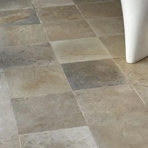 Dallage pierre naturelle du périgord grand mélange vieilli – bandes longueurs libres 40 cm – Épaisseur 1,5 cm (prix au m²)