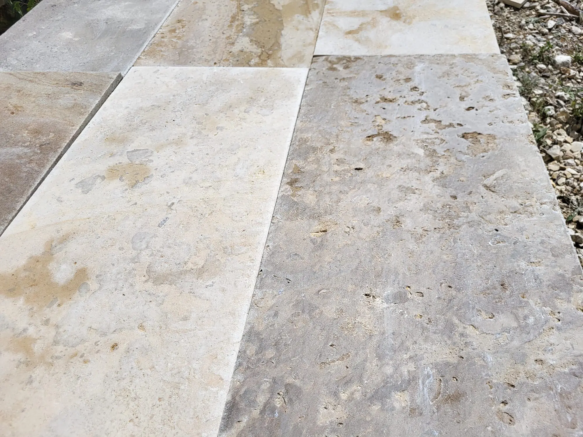 dallage pierre naturelle du périgord grand mélange vieilli – bandes longueurs libres 40 cm – Épaisseur 1,5 cm (prix au m²)