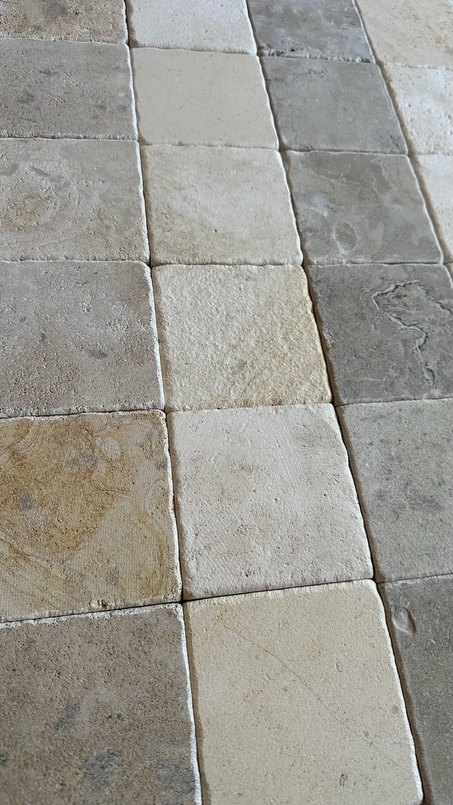 dallage pierre naturelle du périgord grand mélange vieilli – bandes longueurs libres 40 cm – Épaisseur 1,5 cm (prix au m²)