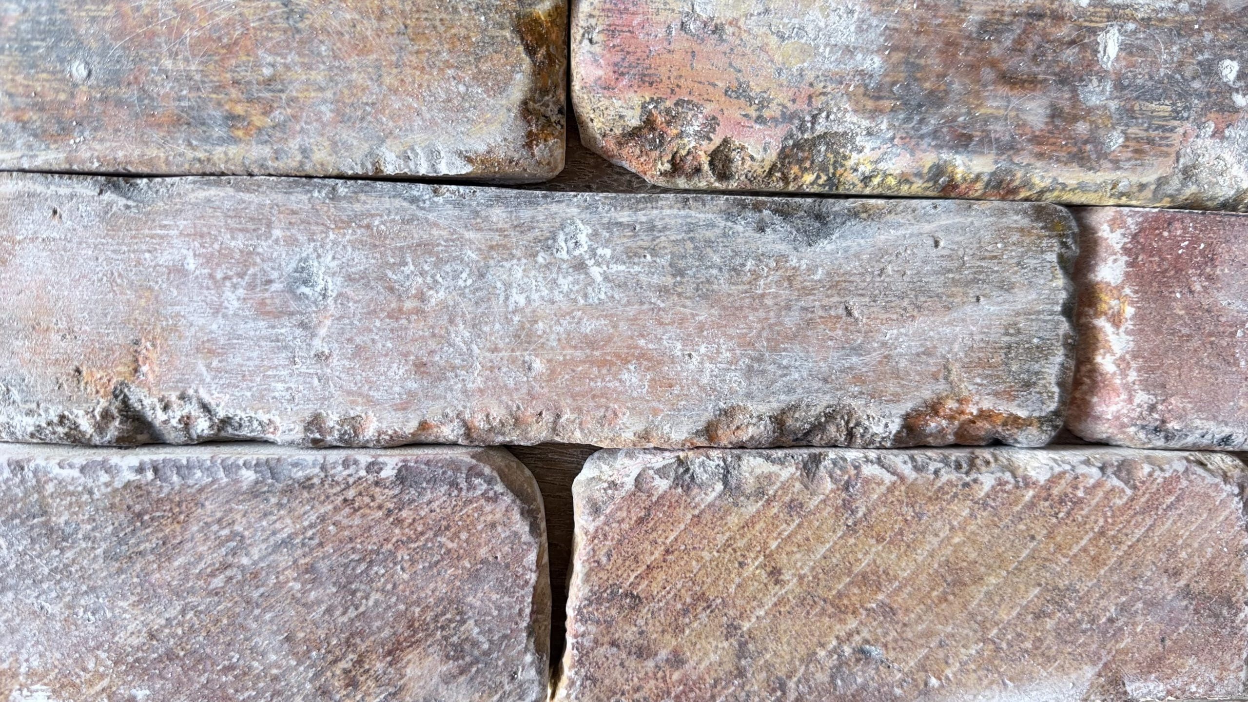 brique en pierre naturelle antica – parement aspect brique ancienne 22 × 5 × 1,5 cm (prix à la pièce)